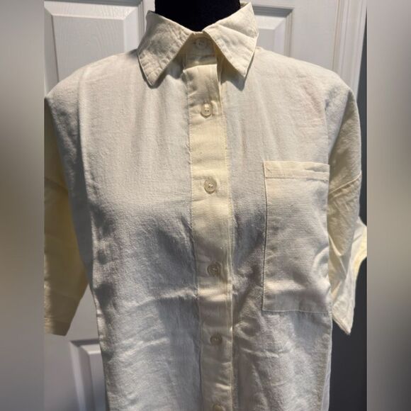 Linen look, oversize boxy, short sleeve shirt in US size 2 - Picture 2 of 6